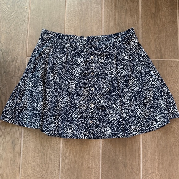 Tommy Hilfiger Dresses & Skirts - Tommy Hilfiger Women’s Navy Blue White Floral Print Pleated Skater Skirt sz 14